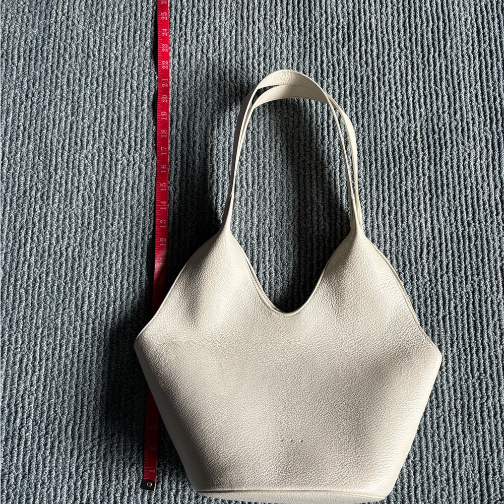 Aesther Ekme Phantom Bucket shoulder handbag in Creme used 2x - Picture 11 of 11